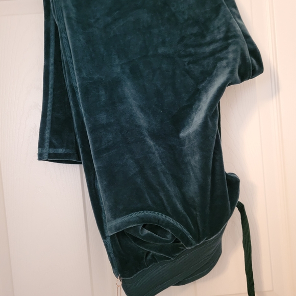 LuLaRoe NWT Teal Velour Capris - Picture 1 of 3